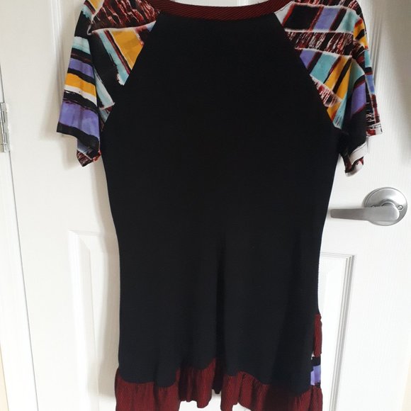 Vin Rouge Psychadelic Geometric Tunic Ruffle Hem - Picture 5 of 5